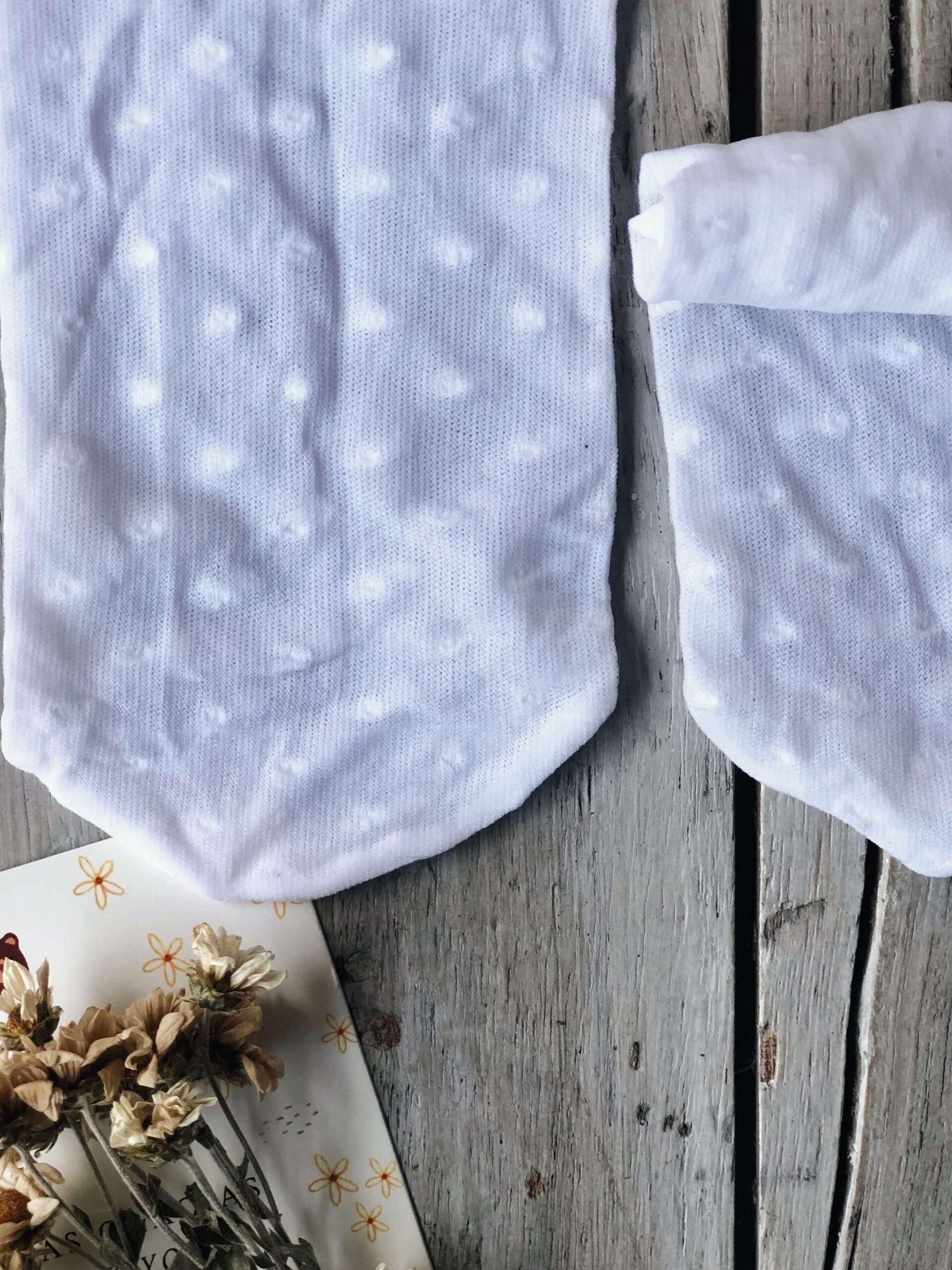 Processed with VSCO with a6 preset Medias Can can plumeti blancas - Image 2